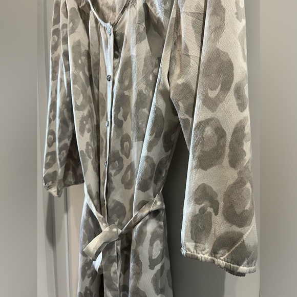 Cute little leopard dress! - Picture 1 of 3